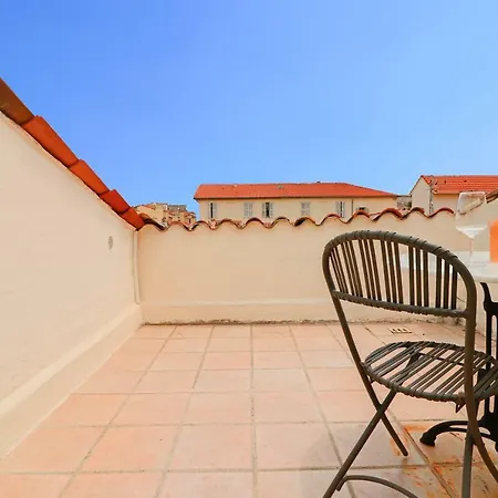 Luxury Flat With Roof Top Terrace *